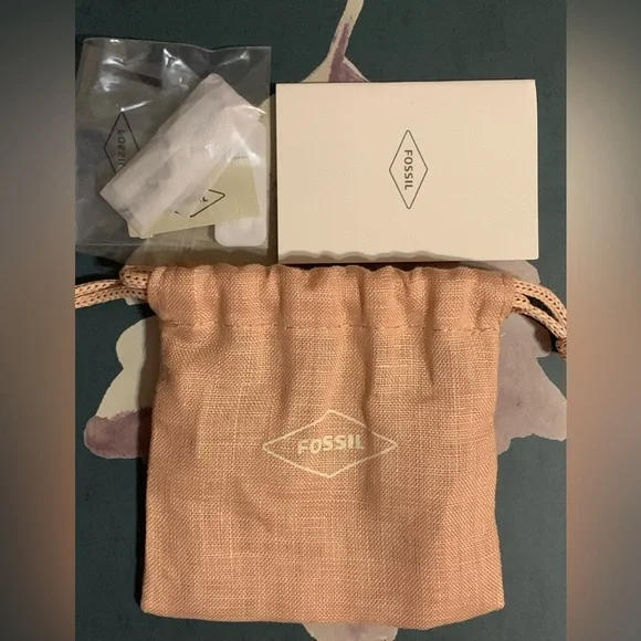 Fossil engagement ring charm - Picture 5 of 15